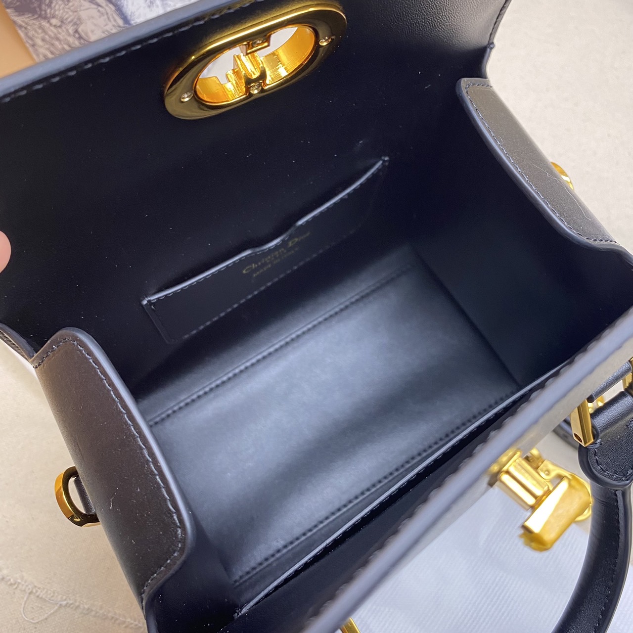 DIOR SMALL BOSTON BAG Black Box Calfskin / DIOR Box Bag พร้อมส่ง กระเป๋าสะพายทรงกล่อง New for Winter 2023 คอลผู้ดี สวยหรู ตอบโจทย์และแมทช์ได้กับทุกลุคทุกสไตล์