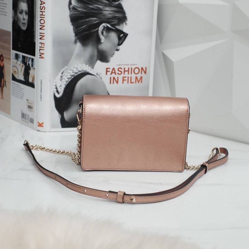 ทรงน่ารักมาก ใบเล็ก สี Glitter ✨ Limited รับ (summer) **KEEPBAG_Aris กระเป๋าใบใหม่เอาใจสาวทุกสไตล์เลยค่ะ 🌈🌈Summer นี้ ใครกำลังมองหากระเป๋าใบเล็กกะทัดรัด เหมาะกับทุกๆวัน ใช้งานง่าย ใส่ของครบใบนี้แนะนำเลยค่า น้ำหนักเบา สะพายไม่เจ็บไหล