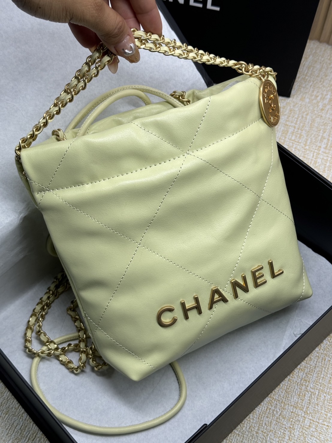 Chanel 22 Mini Handbag With Pearl Chain กระเป๋าทรงโท้ท เกรดออริ สลับแท้ 1:1 ใช้งานต่างประเทศได้