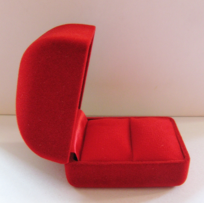 สินค้าหมดค่ะ กล่องใส่แหวนรูปสี่เหลี่ยมค่ะ