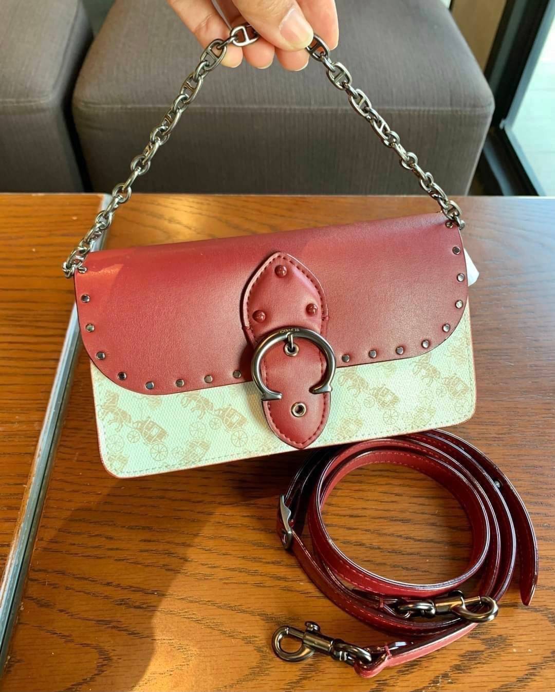 Coach Beat Crossbody Clutch In Signature Canvas With Horse And Carriage Print((6910//4760)) 🌈ได้ไปไม่ผิดหวังแน่นอนค่ะ! กระเป๋าหิ้วได้//คลัทออกงานได้//สะพายครอสบอดี้ร์ได้ สุดคุ้ม! หนังแท้อย่างดี smooth leather ค่ะ