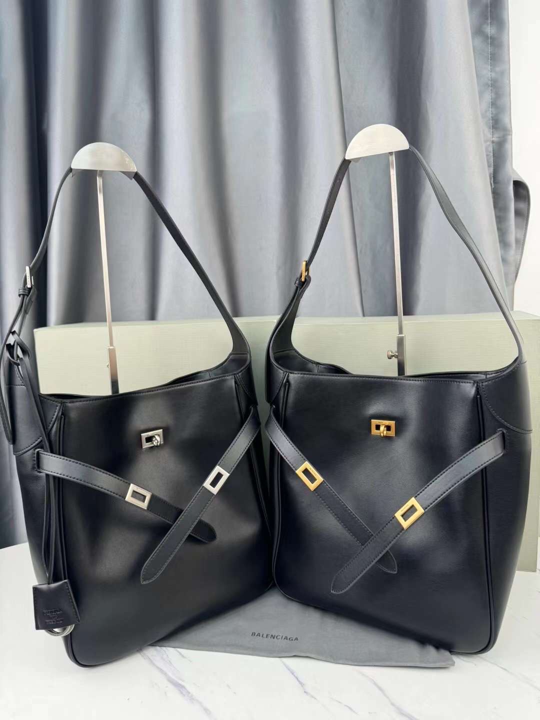 Balenciaga Tote Leather Shoulder Bag กระเป๋าสะพายไหล่ทรงโท้ทดีไซน์สวยเลิศ!! ไม่ซ้ำ เอกลักษณ์ที่โดดเด่นด้วยรูปทรงใช้งานง่าย
