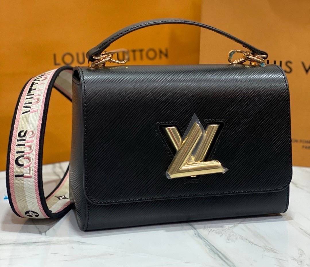 ORI หนังแท้ | LV Twist MM bag Epi grain leather กระเป๋าสะพาย/กระเป๋าถือรุ่น พร้อมสายสปอร์ต หนังลายเกรน Epi โดดเด่นด้วยโลโก้หน้า สวยหรูเป็นเอกลักษณ์ ดีไซน์คัลเลอร์บล็อค สัมผัสโดดเด่นแมตช์กับทุกสไตล์