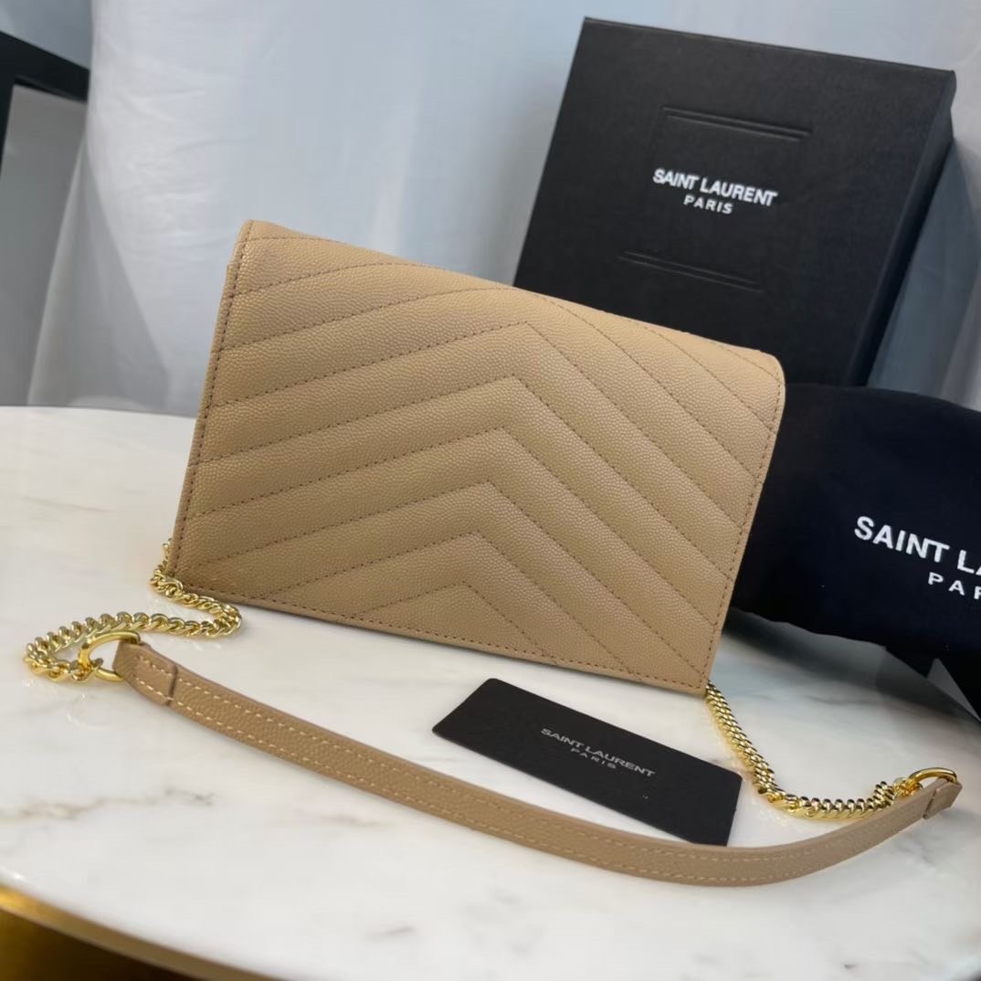 VIP 】หนังแท้ YSL Saint Laurent Envelope WOC 7.5” กระเป๋าเงิน wallet on chain ที่มาพร้อมสายสะพายแบบโซ่ ขนาด 7.5” หนังวัวติดโลโก้ YSL มีทั้งอะไหล่เงิน ทอง และดำ ด้านในมีช่องซิป และช่องใส่การ์ด 6 ช่อง เรียบหรู คลาสสิคมากๆ เลยค่ะ