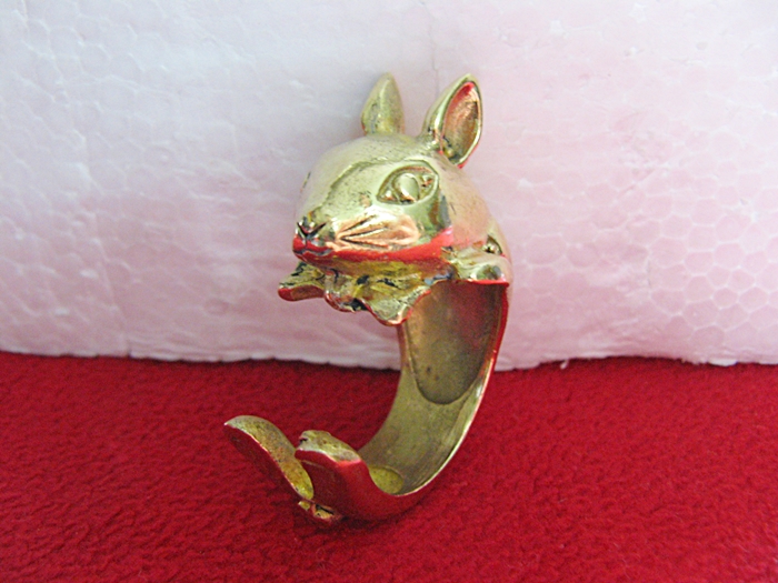 สินค้าจองค่ะ แหวนกระต่ายเนื้อทองเหลืองค่ะ