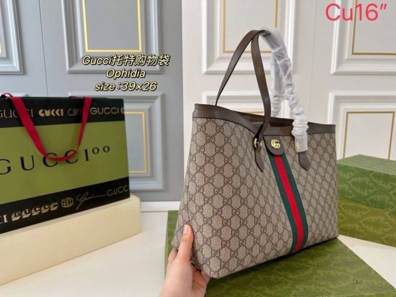 Gucci Ophidia medium tote bag กระเป๋าทรงโท้ทใบใหญ่จุใจ จุของได้เยอะจุกๆ เอาใจสายแบกที่ยังคงความหรูหราไว้อย่างลงตัว