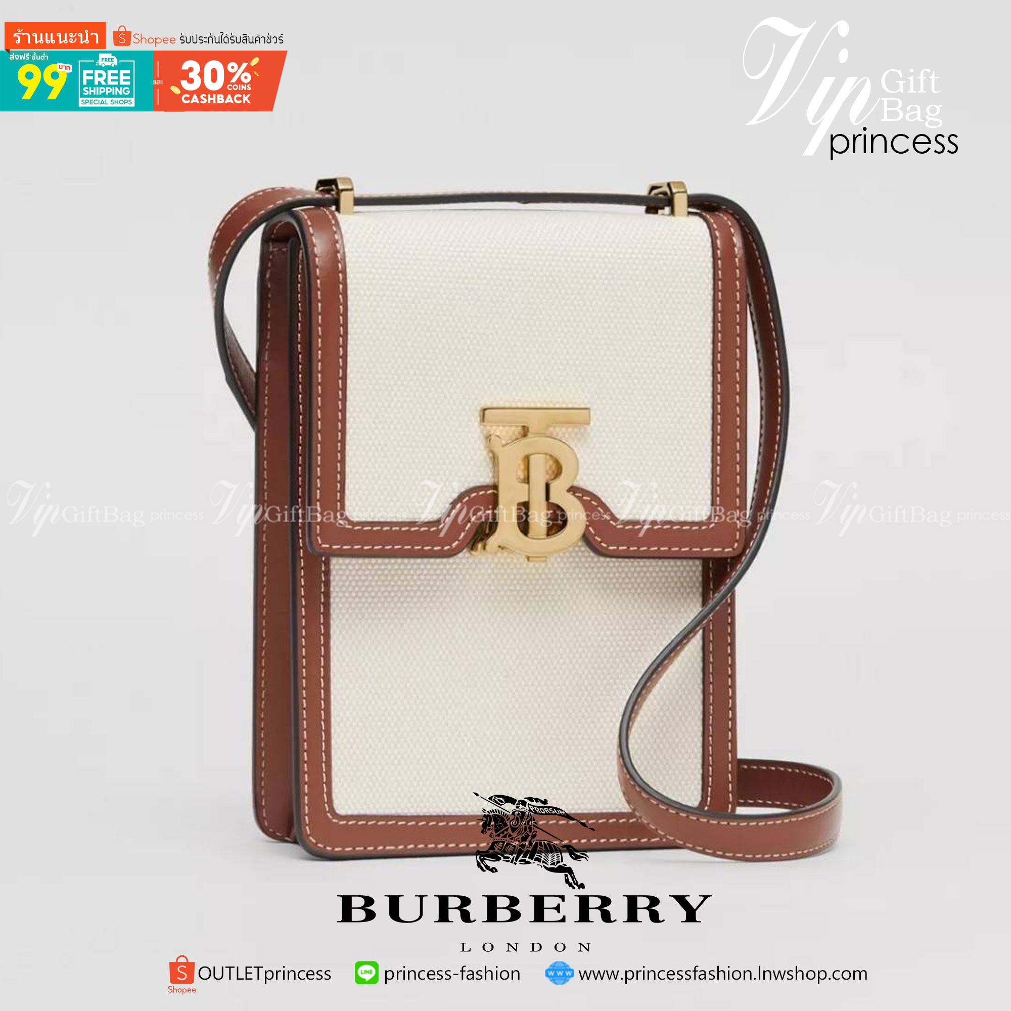 พรีเมี่ยมกิ๊ฟแท้ 100% 】BURBERRY FRAGRANCES CROSSBODY BAG VIP GIFT WITH PURCHASE (GWP) กระเป๋าสะพายพรีเมี่ยมกิ๊ฟ Limited Edition จากน้ำหอม BURBERRY วัสดุ Canvas Cotton & Leather ทรงเหลี่ยมแนวตั้งดีไซน์สวยหรูอยู่ทรงมีโลโก้แบรนด์ด้านหน้า