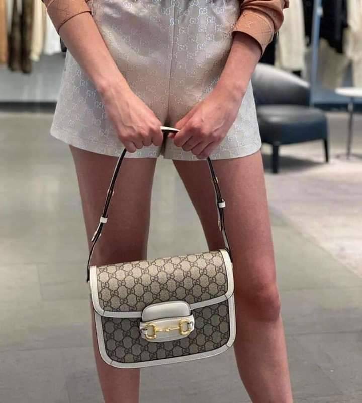 GUCCI HORSEBIT 1995 BAG / GG Supreme Shoulder 10" รุ่นฮิต คลาสสิค หรูหรา ใช้แล้วดูดีมีเสน่ห์ขึ้นทันที สายยาวคล้องบ่าได้ ปรับยาวคลอสบอดี้ได้