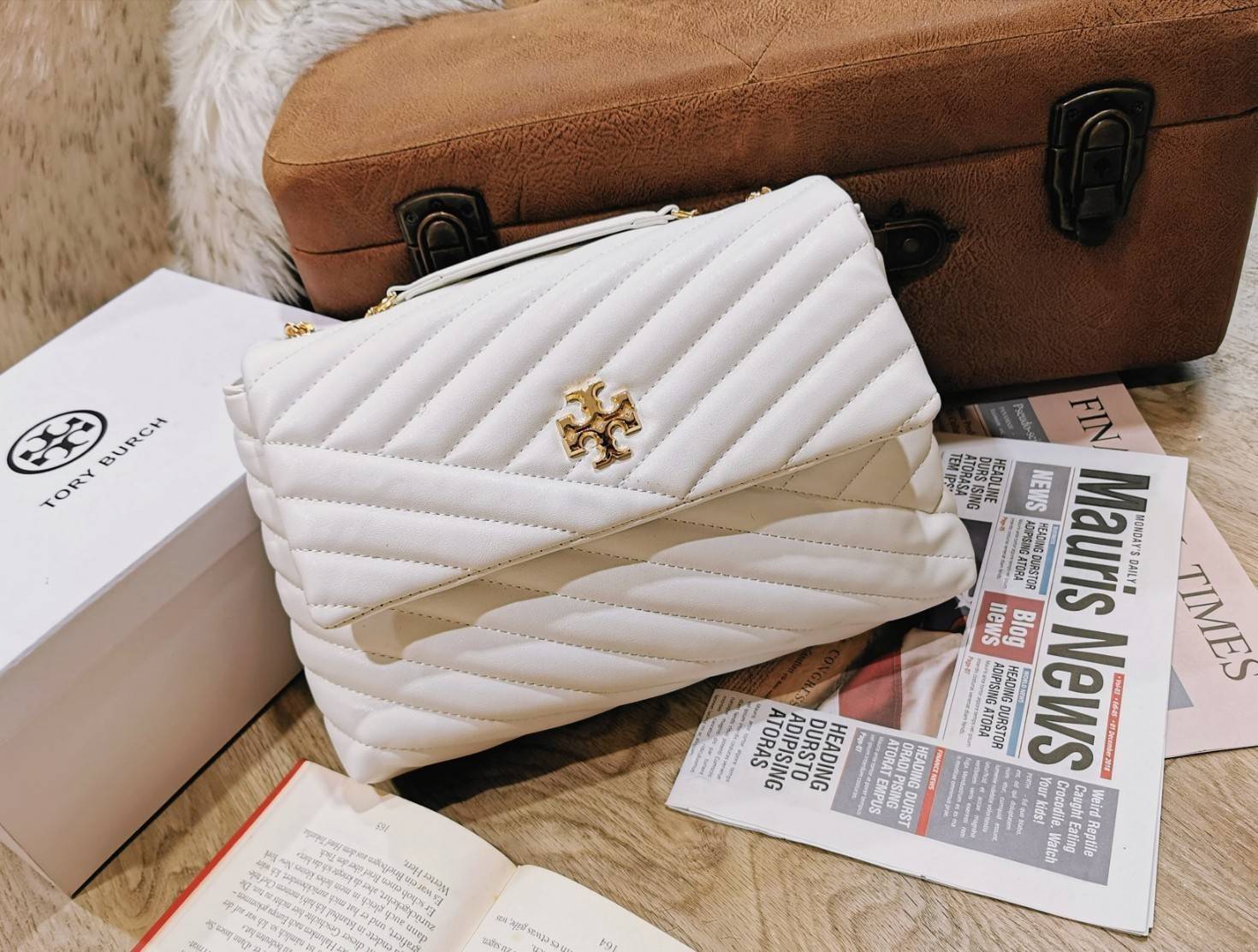 OUTLET ของแท้ 💯% 】Tory Burch Factory Outlet Quilted Chain Crossbody Sling Bag กระเป๋าสะพายรุ่นแนะนำจาก Tory Burch Factory