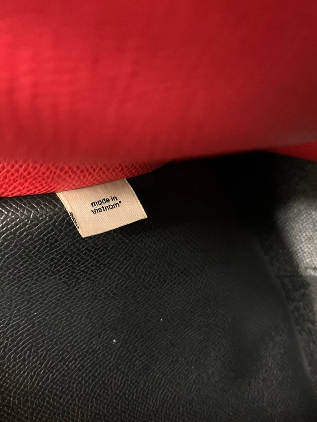 COACH MOLLIE TOTE IN SIGNATURE CANVAS ((1665)) พร้อมส่งอีกครั้ง ห้ามพลาดค่า! กระเป๋าหิ้ว//คล้องไหล่ ใบใหญ่ ทรงTote หนังแท้นิ่มอย่างดีค่ะ ภายในแบ่ง2ช่องใหญ่ สามารถใส่ A4ได้เลย ช่องกว้างมากๆ มีช่องกระเป๋าซิปกลางให้ใส่ของอีกช่องนะคะ