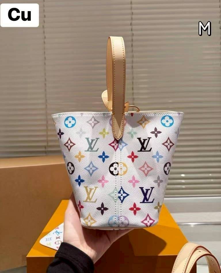 LV x TM All In BB Multicolor กระเป๋าทรงบัคเก็ตที่มาแรงมากๆตอนนี้ รุ่นลิมิเต็ดแต่งแต้มดีเทลเปี่ยมชีวิตชีวา แคนวาสโทนสีสดใสดีไซน์ใหม่จากพาเลตต์สีเอกลักษณ์