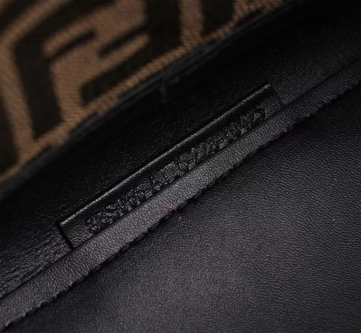 พร้อมส่ง 3 สี FENDI Peekaboo X-Lite Medium กระเป๋าสะพาย 🧡 เกรดออริจินอล 1:1 สลับแท้