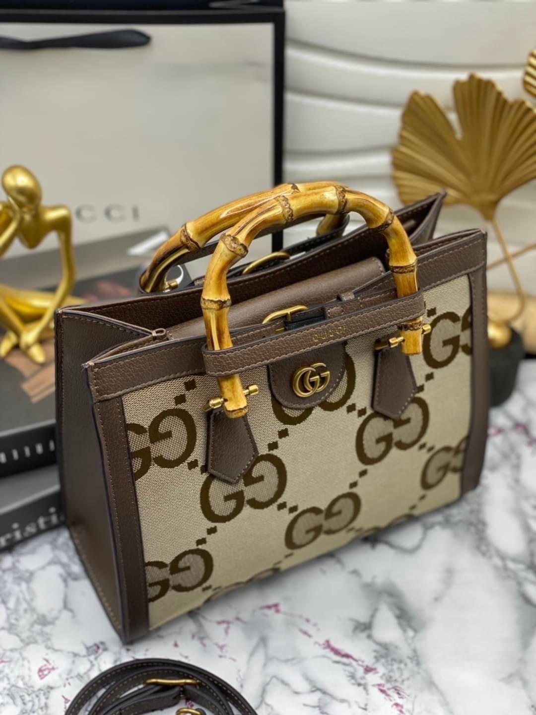 หนังแท้ Gucci Diana jumbo GG small tote bag 27cm พร้อมส่งที่ไทย Brown Camel and ebony jumbo GG canvas ภาพสินค้าถ่ายจากงานขายจริง ใช้งานต่างประเทศได้ค่ะ