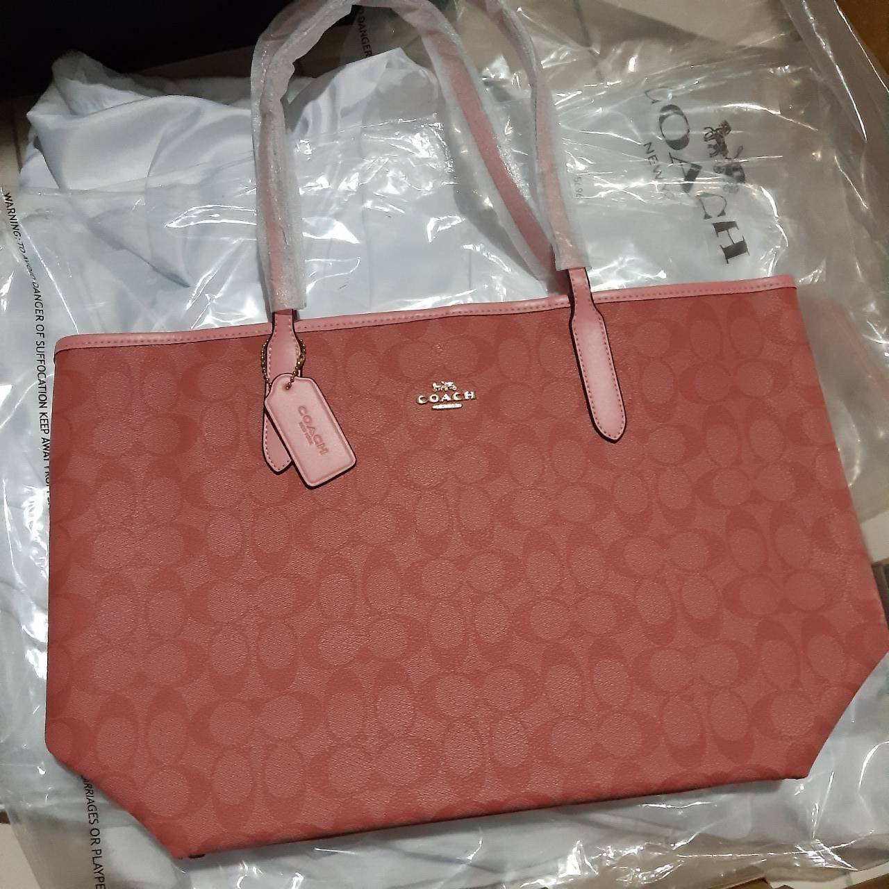 ของแท้ 💯% COACH C5696 CITY TOTE IN SIGNATURE CANVAS กระเป๋าถือทรงโท้ทใบใหญ่ ใส่ของได้ของครบครัน รุ่นใหม่ล่าสุด
