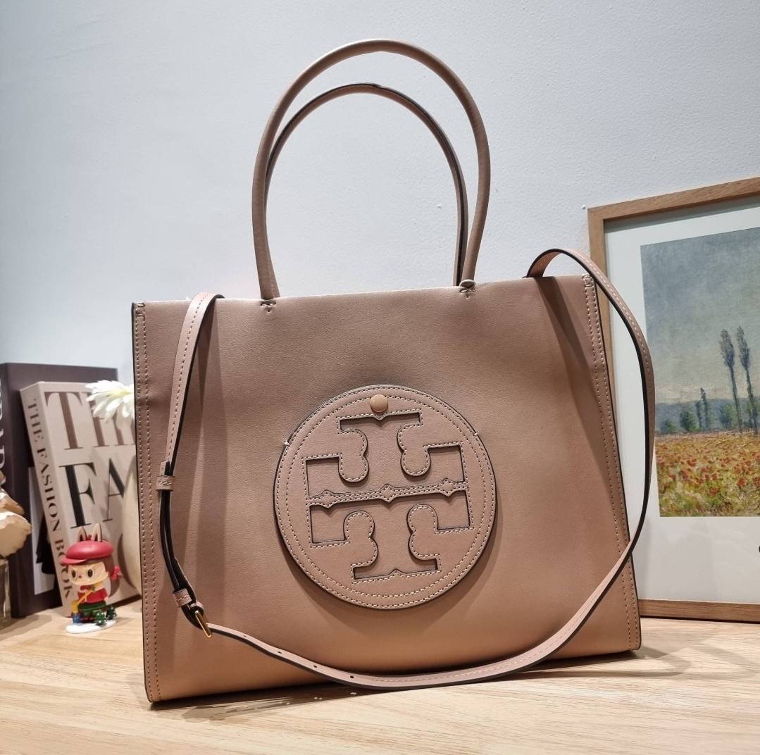 TORY BURCH ECO ELLA TOTE BAG / TORY TOTE BAG พร้อมส่ง 3 สี กระเป๋าสะพายทรงโท้ท ขนาดกำลังสวย จุของได้เต็มที่ รูปทรงคลาสสิคชวนใช้ โดดเด่นด้วย patch โลโก้ คอลเลคชั่นน้องใหม่ ส่งมาให้สาวๆได้ใจฟูอีกหนึ่งไอเท็ม
