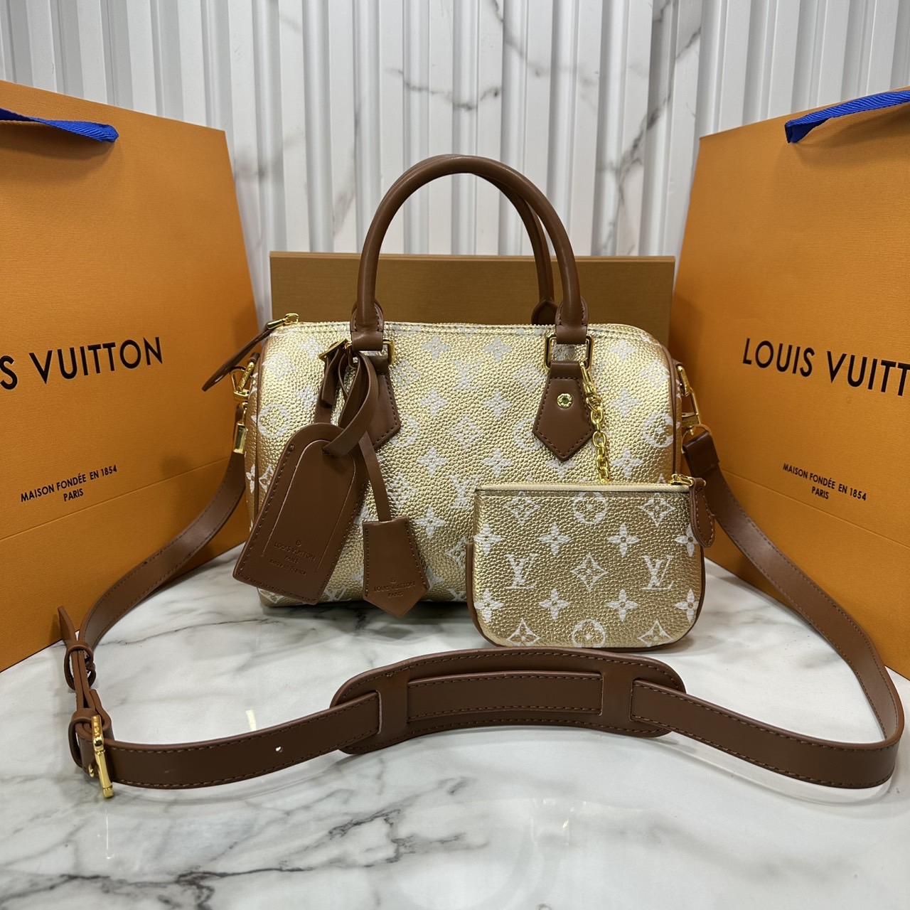 ORI หนังแท้ | LV Speedy P9 Bandoulière 25 Bag กระเป๋าสะพายทรงหมอนสปีดี้ คอลใหม่ล่าสุดหรูหราโดดเด่น รูปทรงใช้งานง่ายสวยตลอดกาล ใช้ได้กับทุกลุค ทุกโอกาส ภายในโล่งกว้างมาก ใส่ของสำคัญได้ครบแน่นอนจ้า