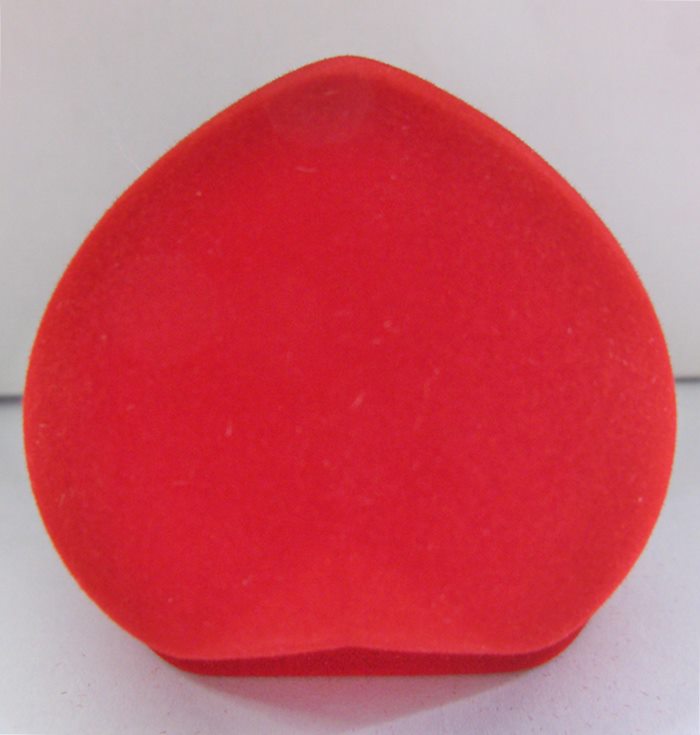 กล่องใส่แหวนรูปหัวใจสีแดงค่ะ