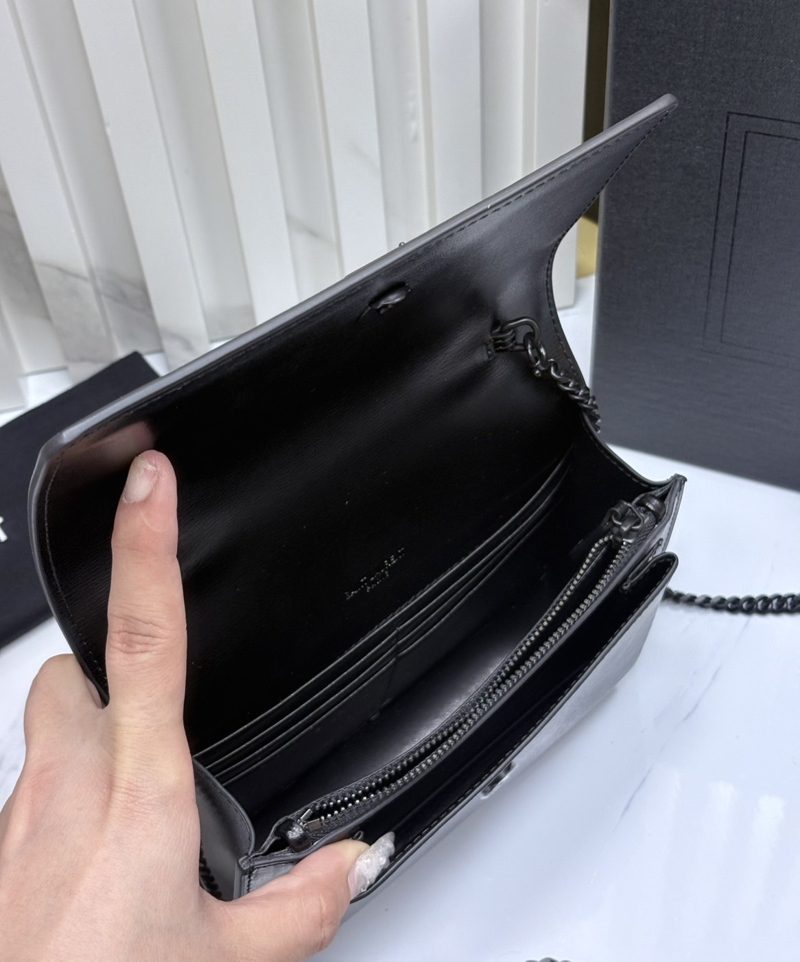 ORI หนังแท้ | YSL Sunset medium in smooth leather กระเป๋าสะพายข้างดีไซน์เรียบหรู โลโก้สวยโดดเด่น ไอเท็มขึ้นแท่น the best seller!!