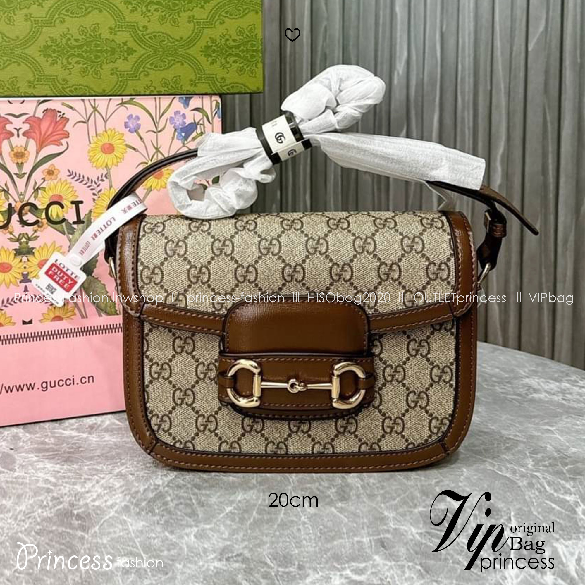 Gucci Horsebit 1955 mini shoulder bag 20cm กระเป๋าสะพายทรงคลาสสิค หรูหรา รุ่นยอดนิยม!! มากี่รอบก็ไม่เคยพอ!! ใช้แล้วดูดีมีเสน่ห์ขึ้นทันที สวยผู้ดี ดารา เซเลปใช้กันเพียบ งานสวยอยู่ทรง