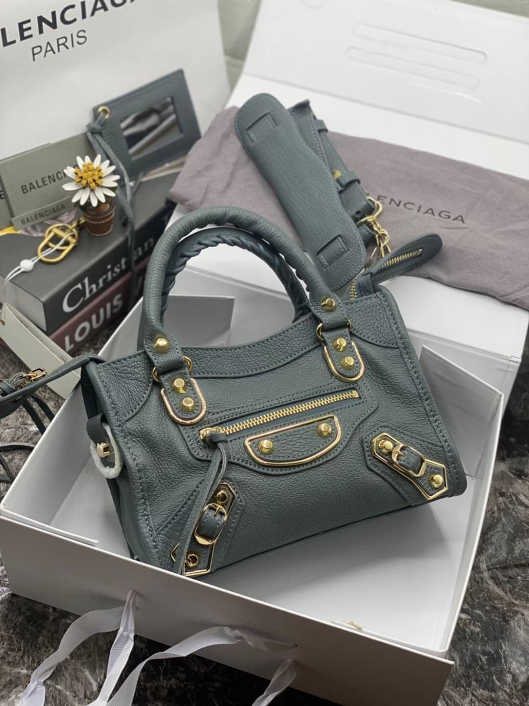 VIP 】หนังแท้ BALENCIAGA Classic City Mini Shoulder Bag พร้อมส่งที่ไทย โทนสีสวยละมุน