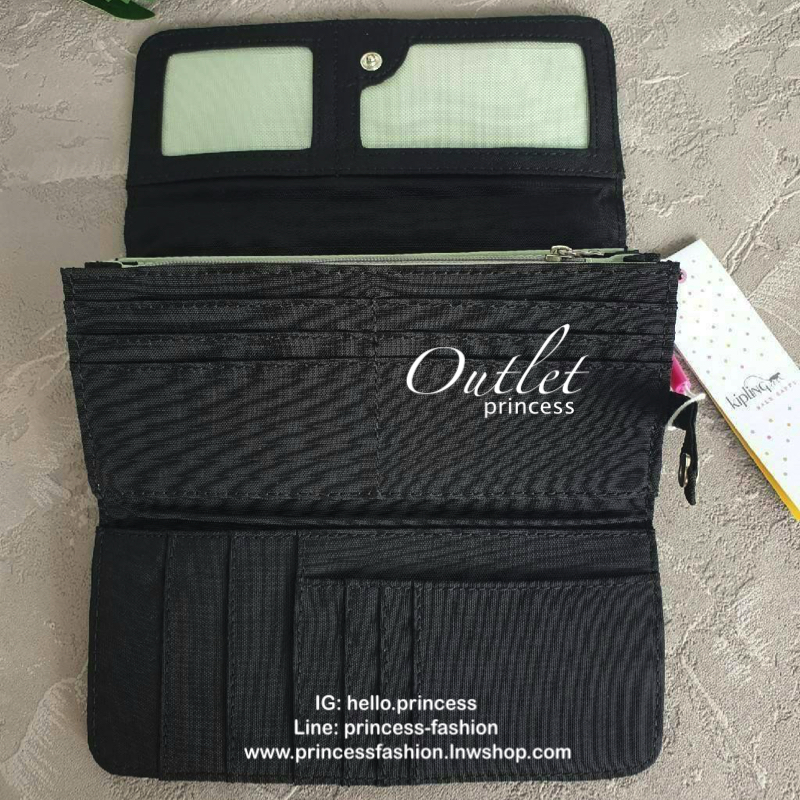 Kipling Brownie long tri-fold wallets กระเป๋าสตางค์ยาวแบบ3พับตอน วัสดุกันน้ำ เปิดปิดด้วยกระดุมแป๊ก มีช่องใส่ธนบัตรหลายช่อง ช่องเสียบการด์ได้ถึง13ช่อง และใส่รูปภาพได้อีก2ช่อง ช่องซิปใส่เหรียญ ที่จับหัวซิปปั้มแบรนด์ ใบนี้คุ้มมากๆคะ ขนาดกำลังดี พกพาสะดวก ช่อ