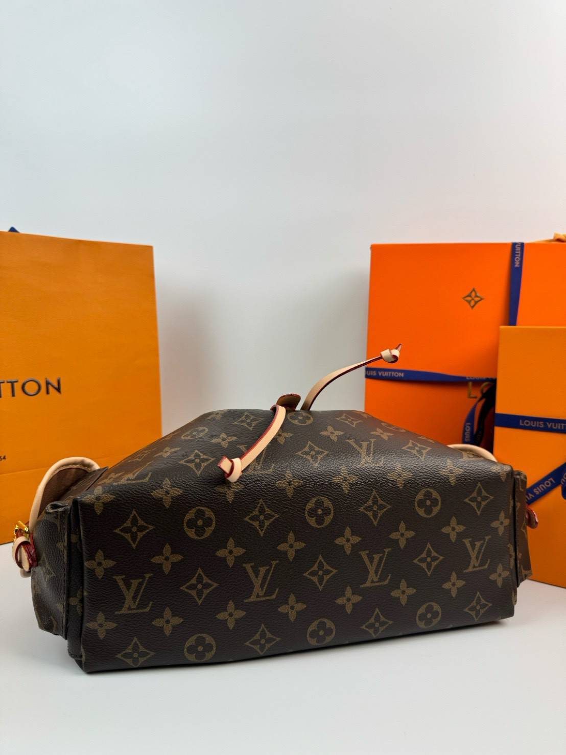 ORI หนังแท้ | LV Odyssee bag Monogram Canvas กระเป๋าสะพายดีไซน์ใหม่ คอลเลกชันประจำฤดูกาล Pre-Fall 2025 ออกแบบมาเพื่อเชิดชูมรดกล้ำค่าที่สืบทอดจากรุ่นสู่รุ่น ดีไซน์ทันสมัยใช้งานได้ทุกวัน