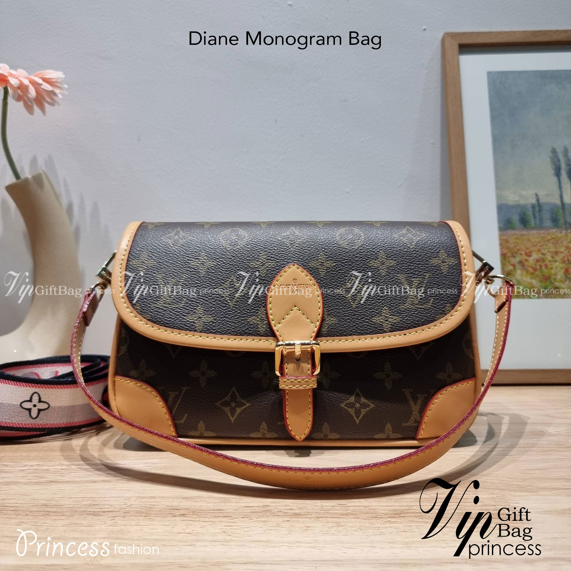 LV Diane Monogram Bag / LV multi handbag กระเป๋ามัลติฟังก์ชั่นสุดคุ้ม ดีไซน์ออกมาน่ารักน่าใช้มากๆ วัสดุหนังแคนวาส มีสายมาให้ถึง 2 แบบ สายหนังคล้องไหล่ได้ และสายสปอร์ตครอสบอดี้ได้ ปรับเปลี่ยนใช้ตามลุคแต่ละวันได้เลย