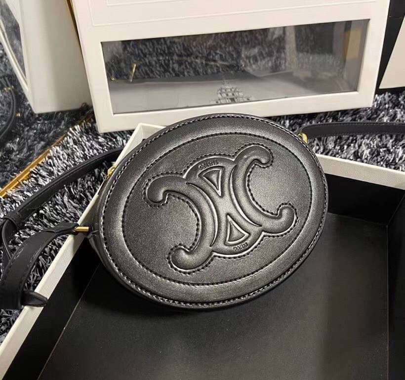 VIP 】หนังแท้ CELINE CROSSBODY OVAL PURSE IN SMOOTH CALFSKIN พร้อมส่งที่ไทย สีดำ สีน้ำตาล
