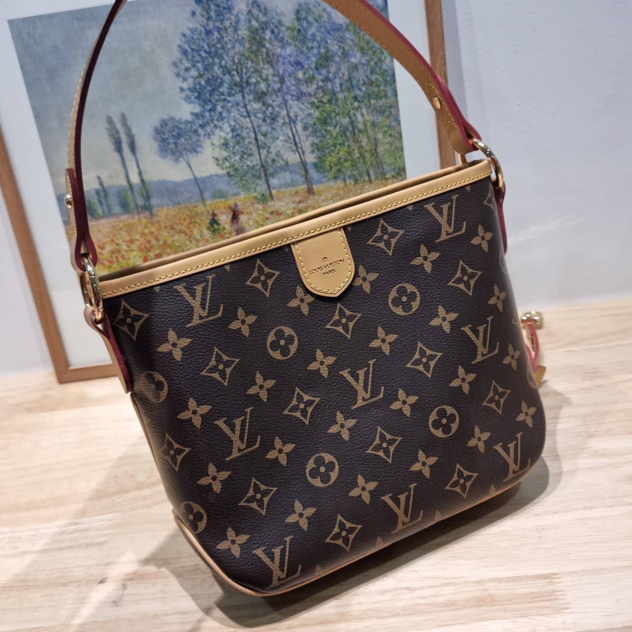 LV delightful newer bag กระเป๋าทรงโท้ทสุดปัง รุ่นขายดี ที่มาในไซส์ใหม่ สะดวกพกพามากๆ สายสะพายมีมาให้ 2 แบบ คล้องไหล่ และสายสะพายข้าง