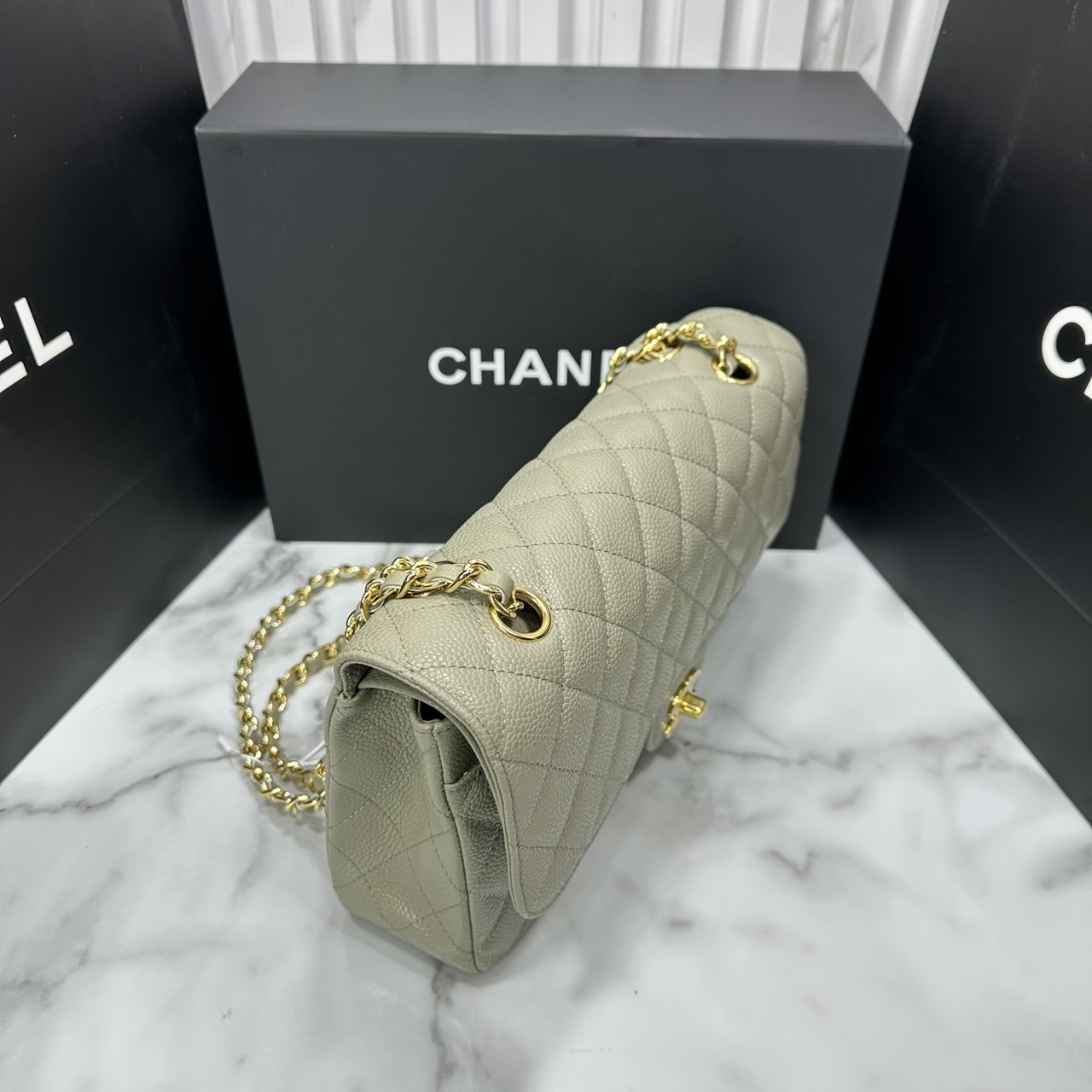 ORI หนังแท้ | ORI หนังแท้ | CHANEL Classic 25cm shoulder bag กระเป๋าสะพายรุ่นยอดนิยม หรูหราระดับตำนาน สวยงามเหนือกาลเวลา