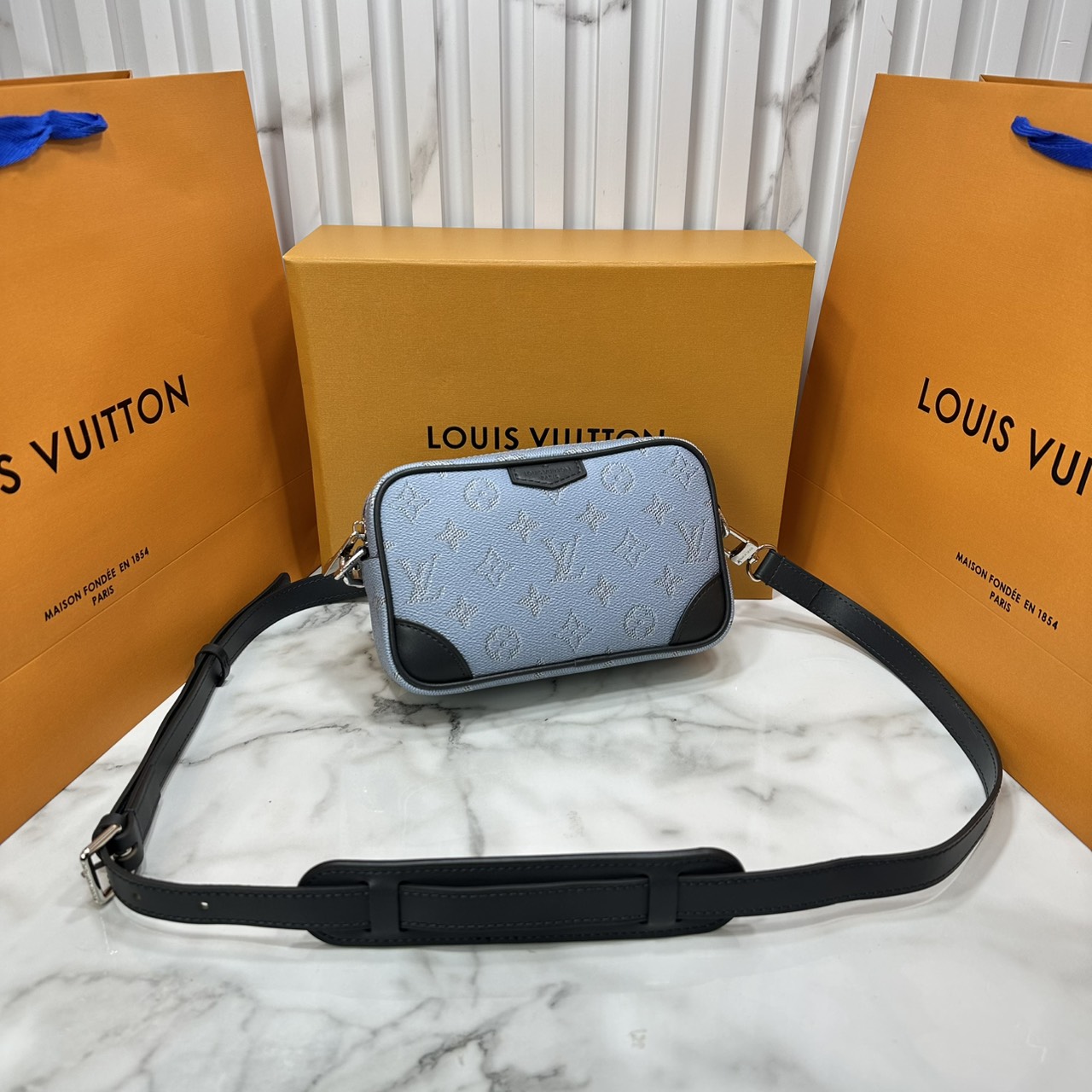 ORI หนังแท้ | LV Trocadéro Wearable Wallet Monogram Canvas 20cm กระเป๋าสะพายทรงแมสเซ็นเจอร์ดีไซน์ใช้เป็นกระเป๋าสตางค์ได้ ขนาดกำลังสวยกะทัดรัด คลาสสิคหรูหราคล่องตัว