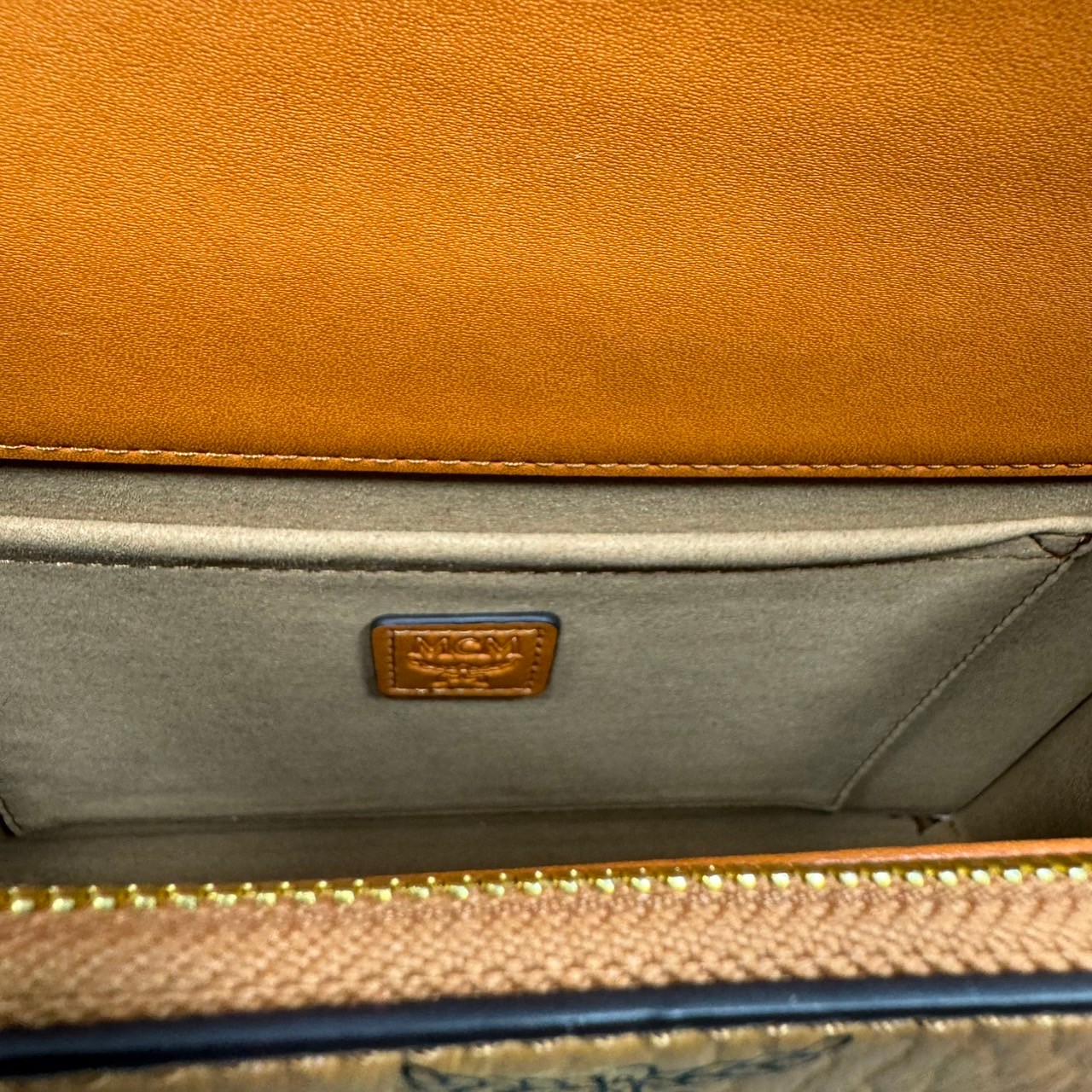 M.C.M MEDIUM TRACY SHOULDER BAG IN VISETOS กระเป๋าสะพายข้าง สุดหรู มาร์ทเทห์ เกรดออริ สลับแท้ 1:1 ใช้งานต่างประเทศได้