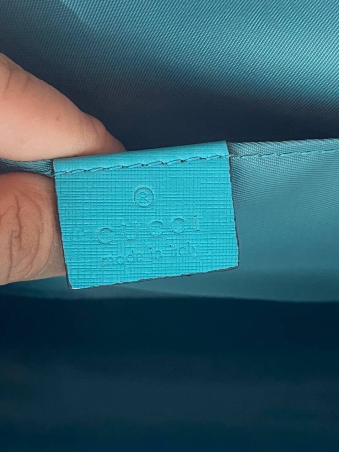 Ori GUCCI Children's tote bag GG kids ที่สุดของความน่ารัก ลิมิเต็ดแบบไม่มีเอาท์ สาวๆสายหวานไม่ควรพลาดด้วยประการทั้งปวงเลยค่าา หนังแท้เกรดดีที่สุด พิมพ์ลายแบรนด์รอบใบเทคเจอร์สวยอยู่ทรง ภายในมีโลโก้กว้างและจุสุดๆใส่สัมภาระได้เยอะ ภาพถ่ายจ