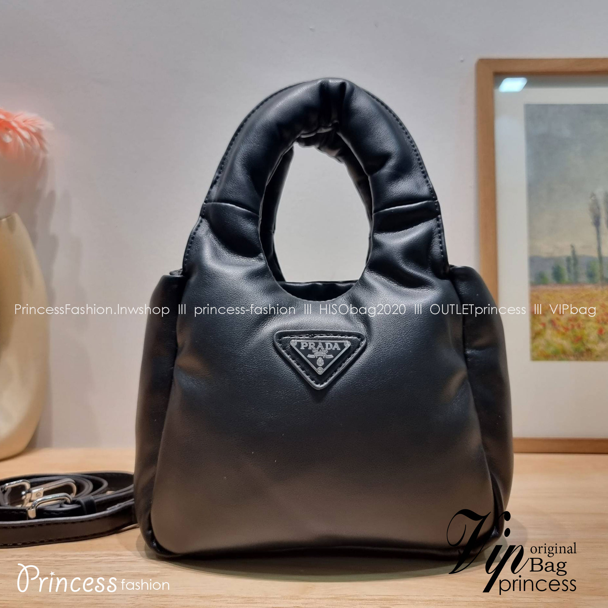 PRADA Small padded Soft nappa-leather bag พร้อมส่ง 4 สี น้องใหม่ล่าสุด กับคอลเลคชั่นที่ทำออกมาตอบโจทย์ได้ทุกไลฟ์สไตล์ **ราคาพิเศษสุดคุ้ม งานสวยเกินราคา