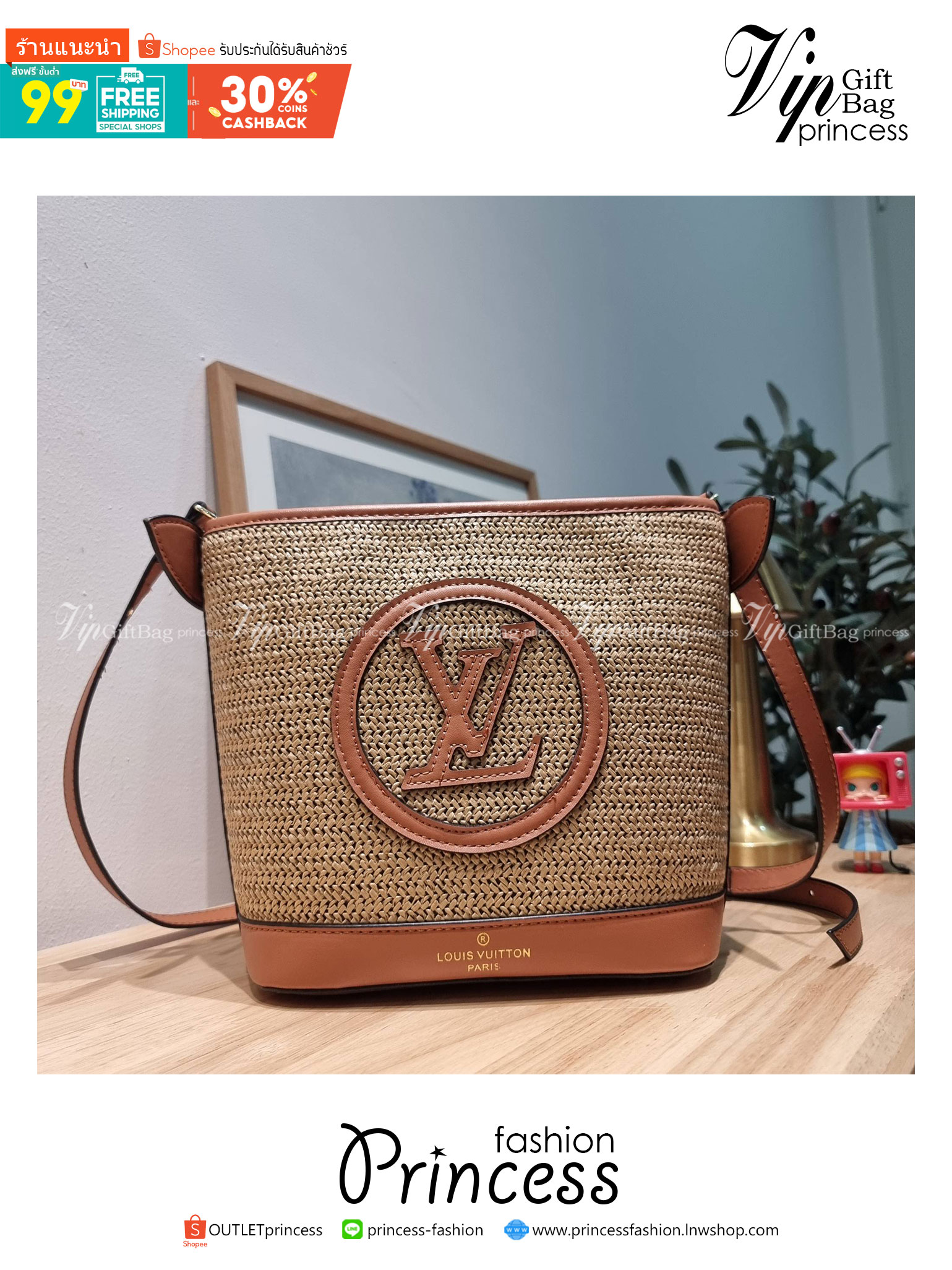 LV PETIT BUCKET BAG ไอเท็มเอ็กซ์คลูซีพจัดมาให้สาวๆโดยเฉพาะ!! กับกระเป๋าสะพายรุ่นลิมิเต็ดหายาก รูปทรงสวยงามสานเต็มใบ และยังโดดเด่นด้วยโลโก้ สีโทนอุ่น