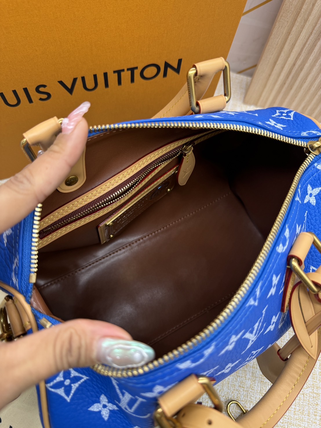 RUNWAY LV Speedy P9 Bandoulière 25 Soft Leather กระเป๋าสะพายสปีดี้รุ่นใหม่หรูหรา เกรดท็อปวีไอพี เกรดดีสุด 1:1 หนังแท้สวยงาม เก็บทุกรายละเอียด ใช้สลับแท้ ผ่านทุก ตม. ใช้งานต่างประเทศได้