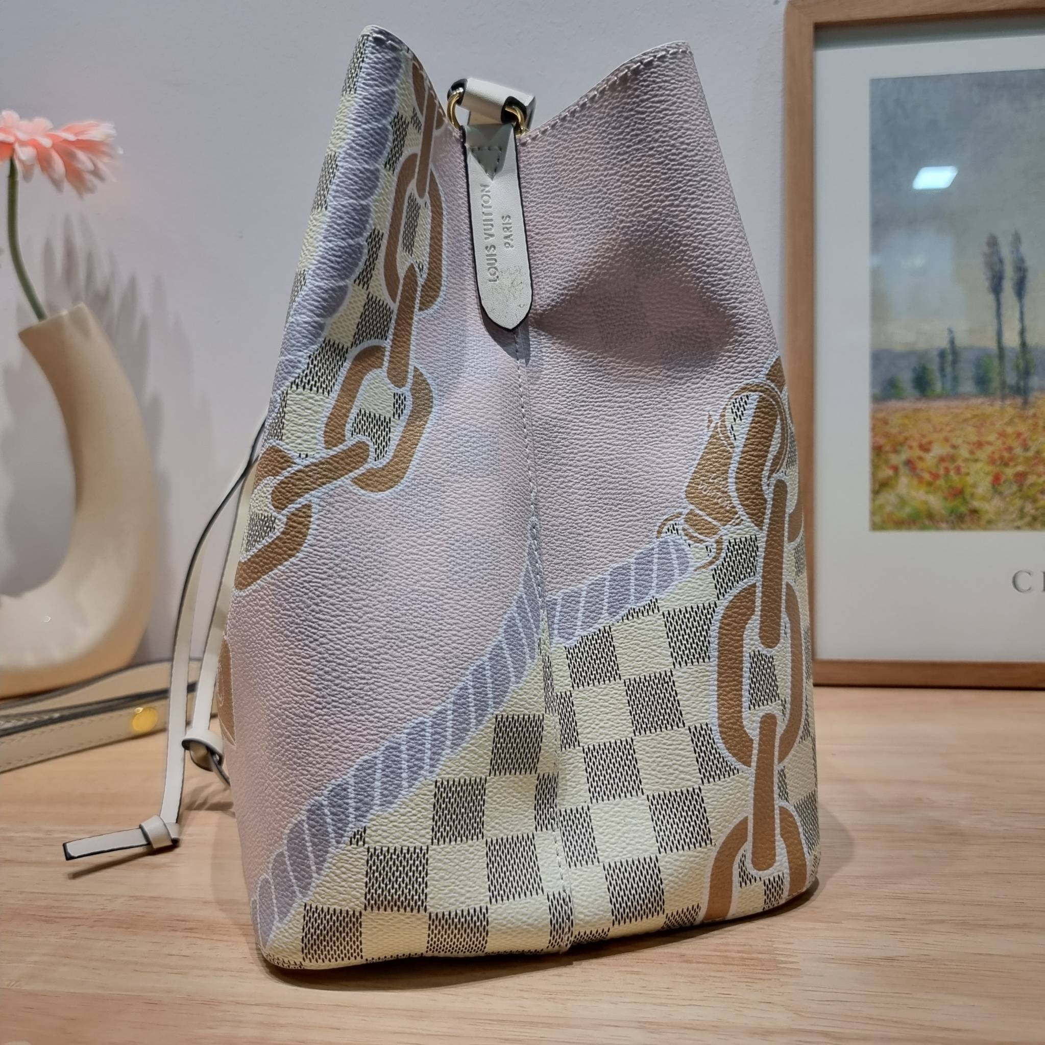LV Neonoe MM Damier Azur New Spring Collection - Nautical อีกหนึ่งรุ่นท็อปฮิต กับดีไซน์ใหม่ต้อนรับฤดูร้อน กับกระเป๋าสะพายทรงบัคเก็ตใบใหญ่