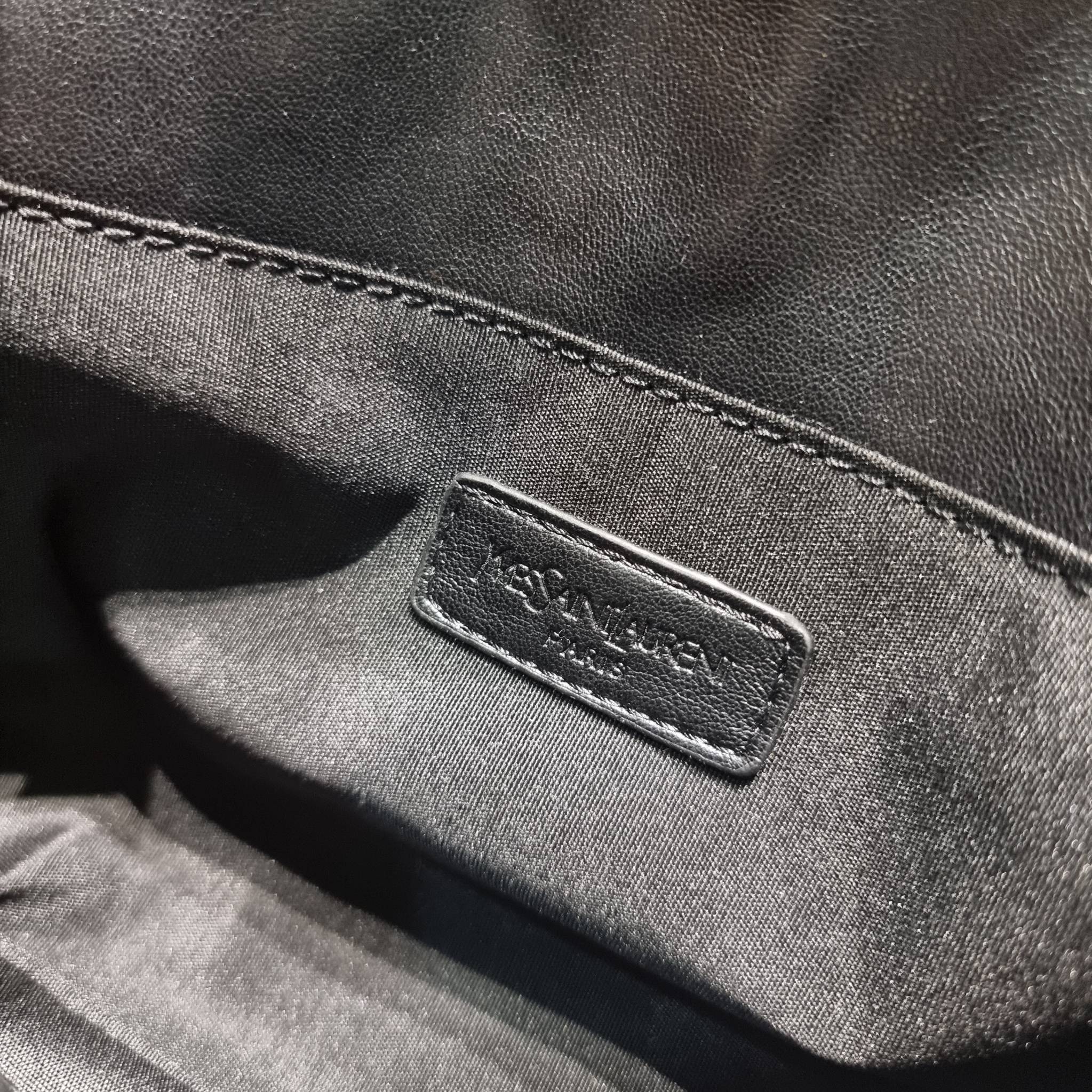 YSL College Medium Bag / Yves Saint laurent crossbody boutique กระเป๋าสะพายไหล่ ดีไซน์ทรงสวยหรู พิเศษ แถมฟรี พวงกุญแจห้อยเอกลักษณ์แบรนด์