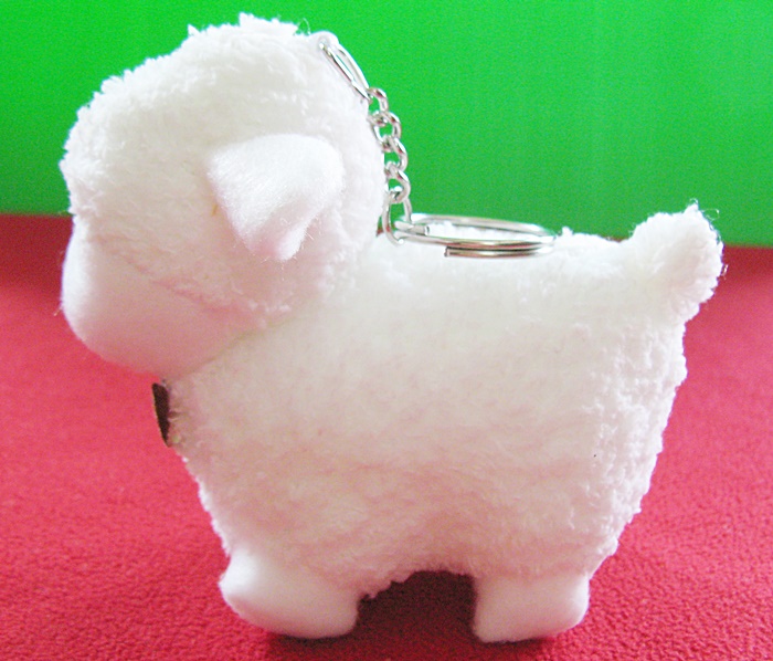 สินค้าหมดค่ะ พวงกุญแจตุ๊กตาแกะสีขาว โบว์ลายน้ำตาล-ขาว จากสวนผึ้ง จ.ราชบุรี ค่ะ