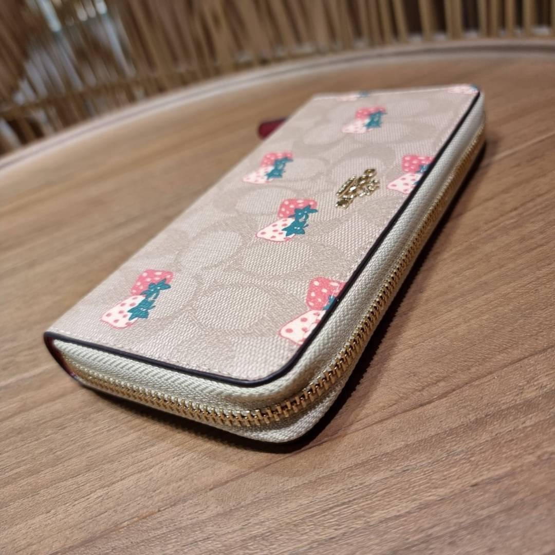 OUTLET 】COACH ACCORDION ZIP WALLET IN SIGNATURE CANVAS F86093 C3287 F98126 กระเป๋าสตางค์ใบยาว น่ารักน่าใช้