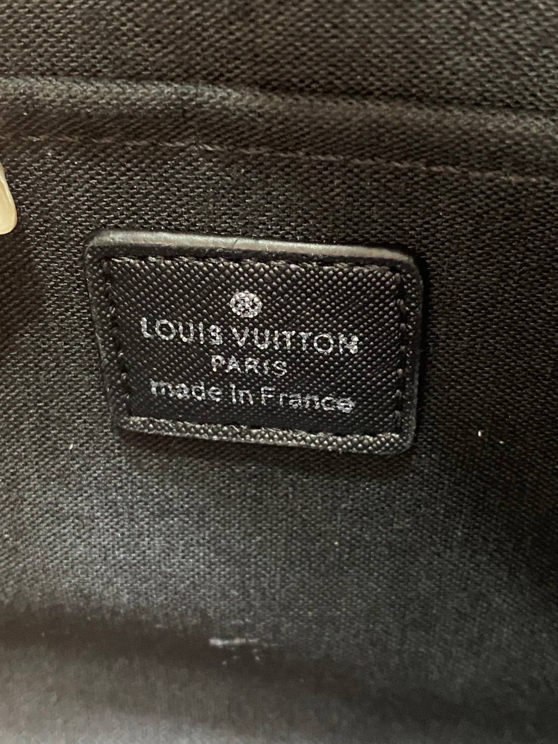LV Messenger OUTDOOR Bag M30233 กระเป๋าแมสเซนเจอร์ กระเป๋าสะพายข้าง เป็นทรงที่ได้รับความนิยมอย่างมาก เนื่องจากมีขนาดกำลังดี พกพาสะดวกและมีดีไซน์หลากหลาย