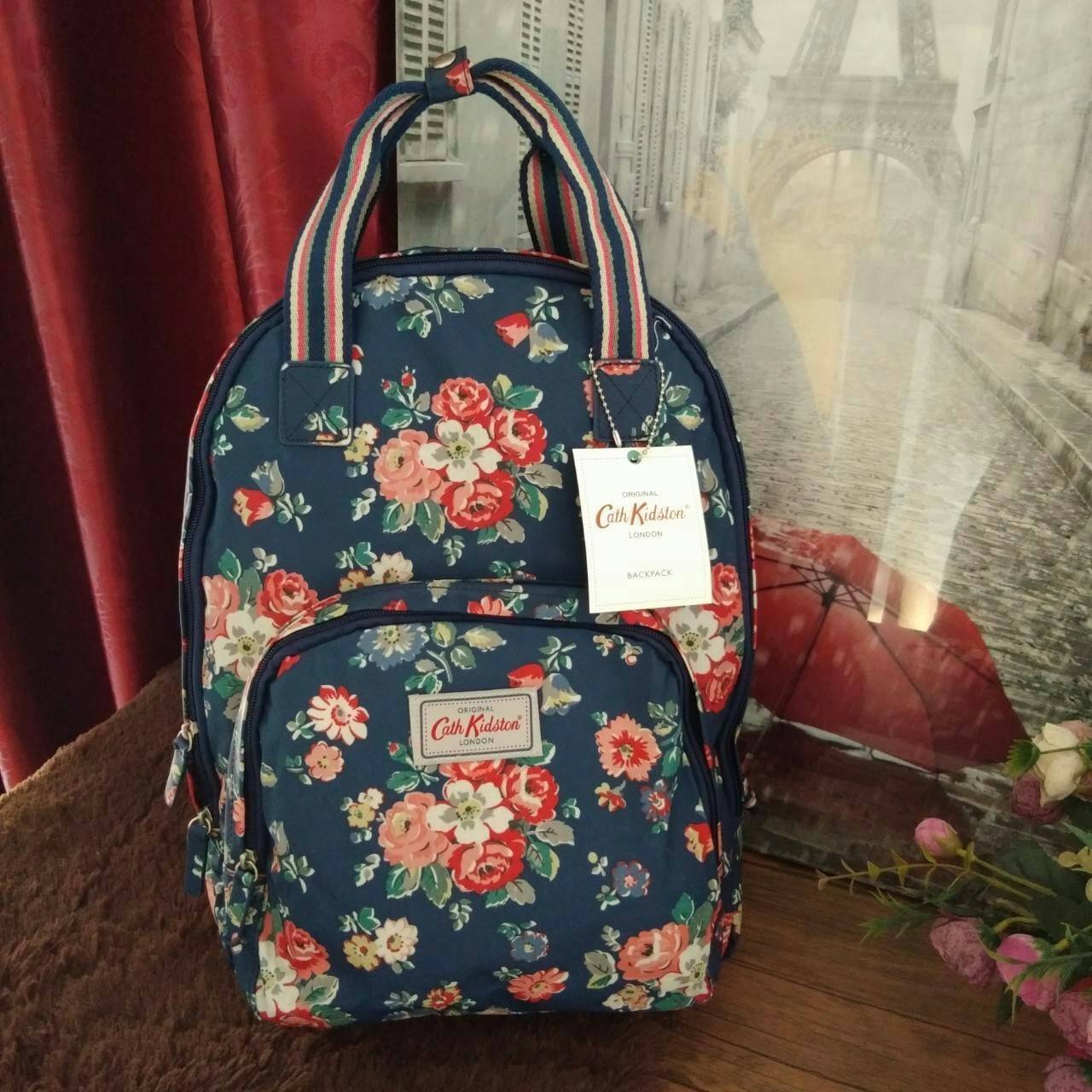 Cath Kidston Backpack Bag - กระเป๋าเป้ สไตล์วินเทจสุดฮิต - เปิด/ปิดกระเป๋าด้วยซิปรอบ - ภายใน มีช่องซิปใหญ่ใส่ของ 2 ช่อง จุของได้เยอะ - ด้านหน้ามีช่องซิปเล็ก 1 ช่อง