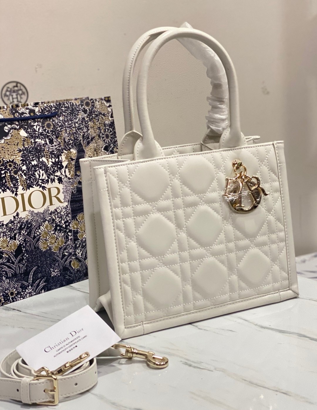 พร้อมส่ง 4 สี Small Dior Book Tote Macrocannage / DIOR TOTE BAG กระเป๋าทรงโท้ท เกรดออริ สลับแท้ 1:1 ใช้ต่างประเทศได้