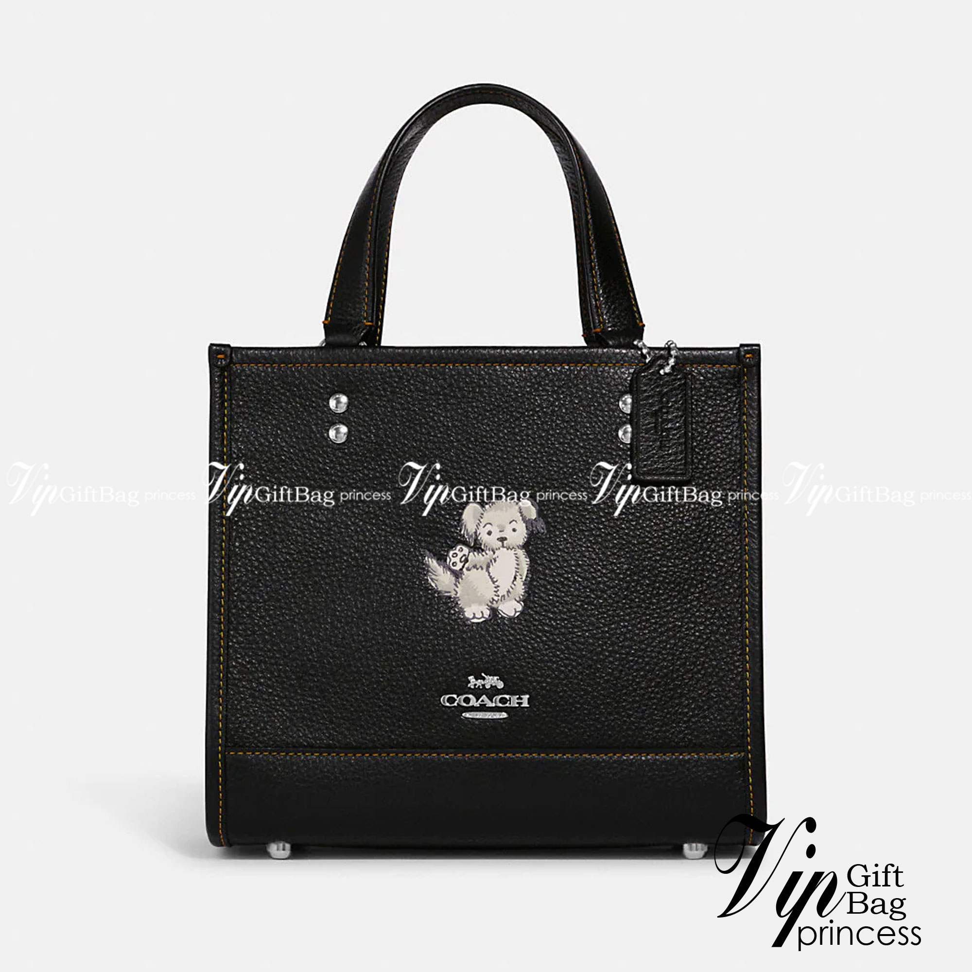 COACH DEMPSEY TOTE WITH HAPPY DOG ((CD448)) 🐶 รุ่นใหม่ล่าสุด น้องหมาน่ารักมากๆค่ะ! ยังไม่เข้าไทย กับกระเป๋าDempsey tote รุ่นใหม่ล่าสุด ที่ออกแบบด้านหน้ารูปสุนัขซุกซนเข้ามา ตรงใจใครหลายคนๆเลยทีเดียว หนังแท้อย่างดี หนังมีความนุ่มและนิ่มมากๆ หลงรักแน