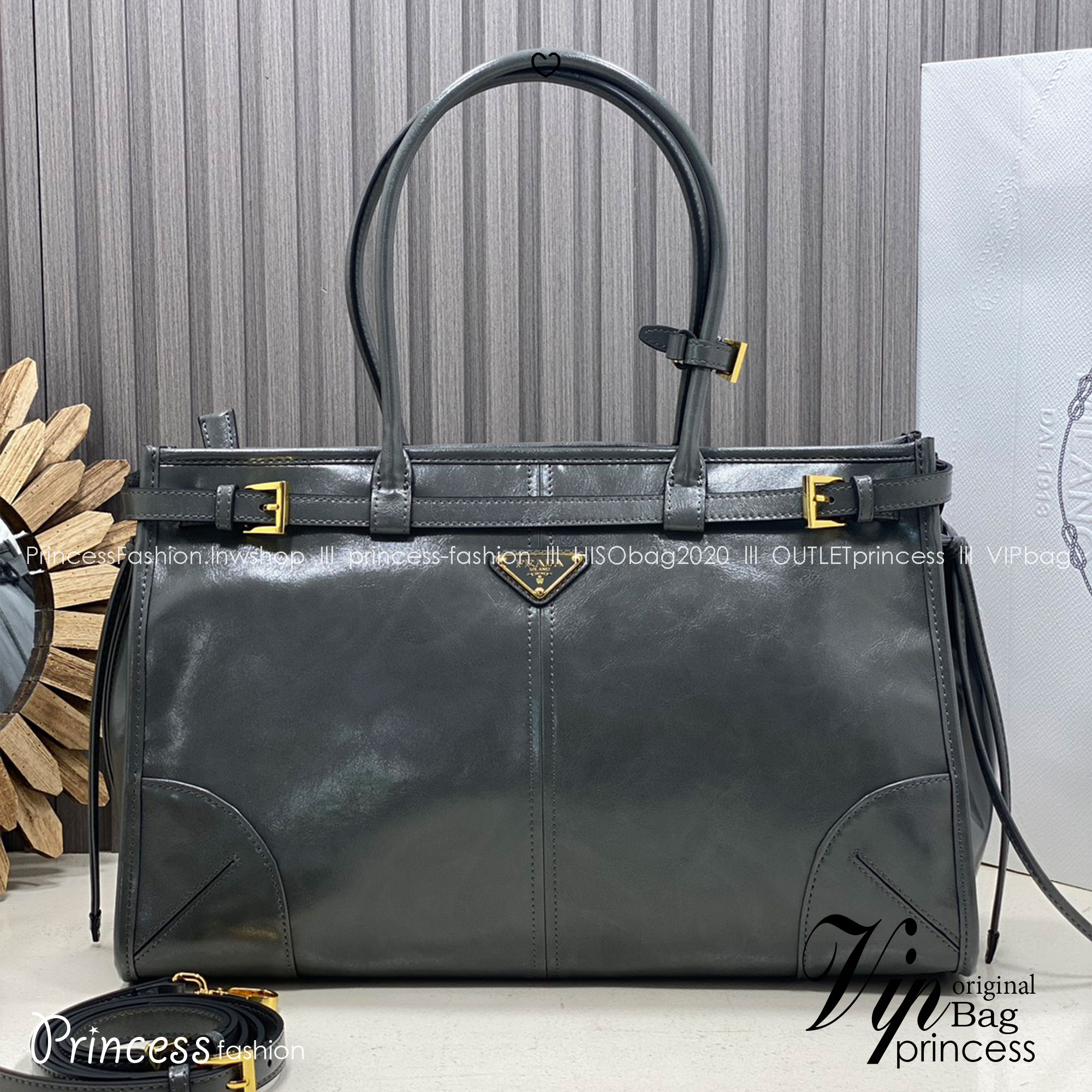 ORI หนังแท้ | Prada Bonnie Large Sueded Handbag Cinnamon 38cm กระเป๋าสะพายทรงโท้ทใบใหญ่ งานหนังกลับโทนสีน้ำตาล โดดเด่นด้วยดีไซน์ที่เน้นความประณีตแต่ใช้งานได้จริง