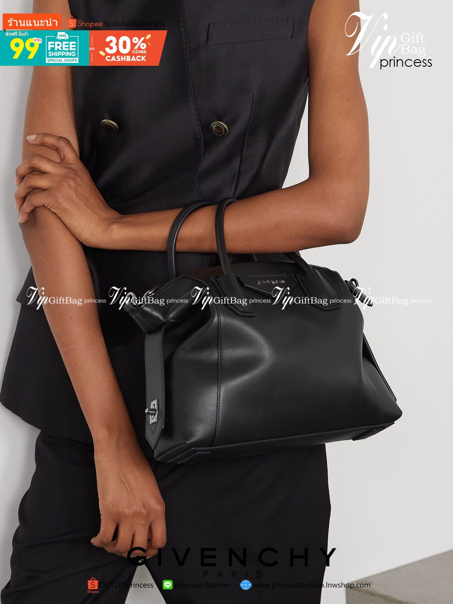 GIVENCHY Antigona Soft leather tote bag ฟรีผ้าผูก!! กระเป๋าสะพายข้าง ทรงสวยมากค่ะ มี 2 ขนาด รุ่นยอดนิยมดาราเซเลปใช้กันเพียบ งานจริงสวยหรูดูแพงมากนะค้าา ราคานี้คุ้มที่สุด มีมารอบนี้ 6 สี 2 ขนาด เลือกให้ปังไปเลยค่าาา