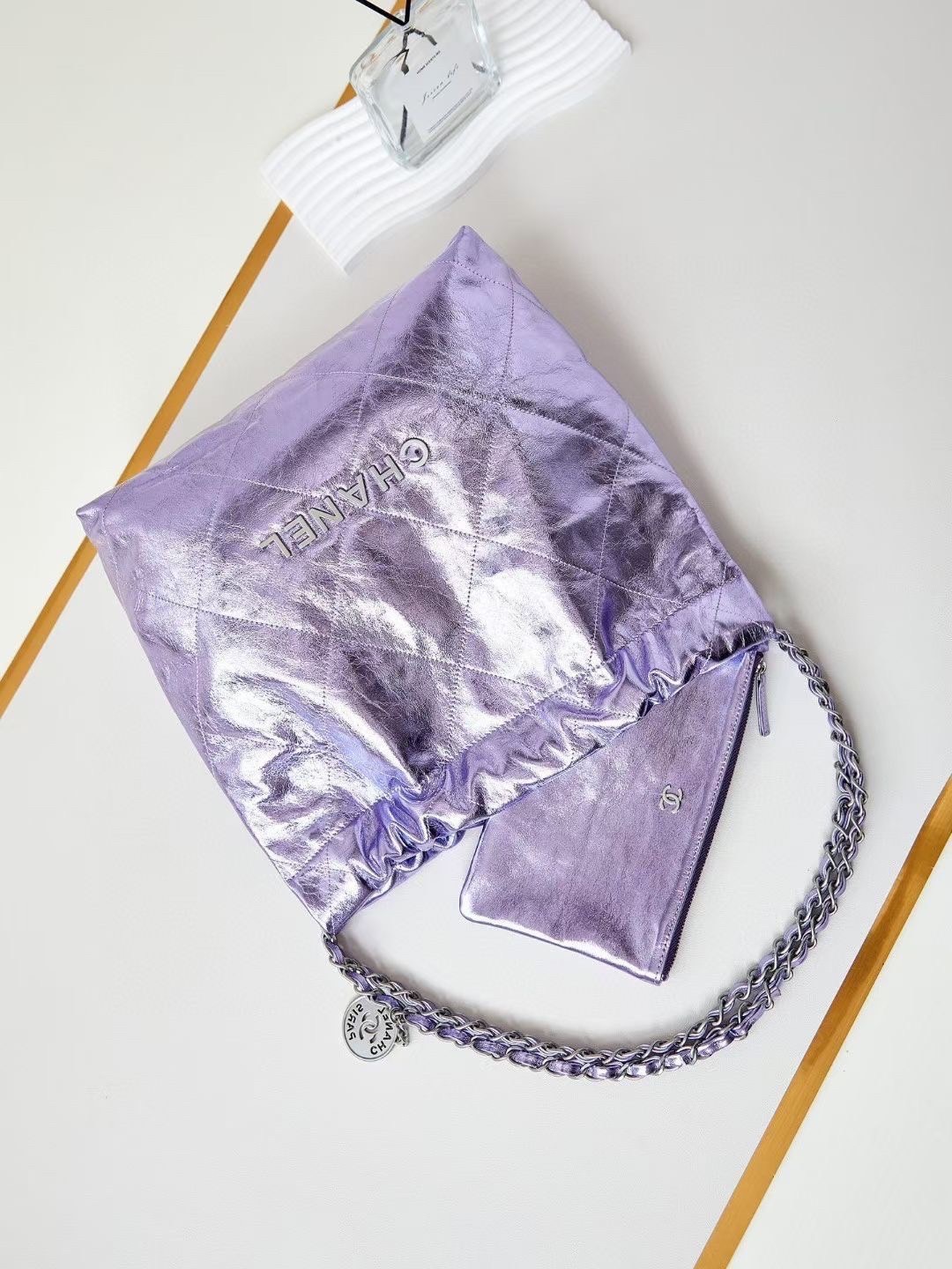 CHANEL 22 Medium HANDBAG In Metallic & Gold-Tone Metal กระเป๋าสะพายสีเมทัลลิค เกรดออริ ท็อป สลับแท้ 1:1 เกรดดีสุด ผ่านทุก ตม หนังแท้สวย ใช้งานต่างประเทศได้