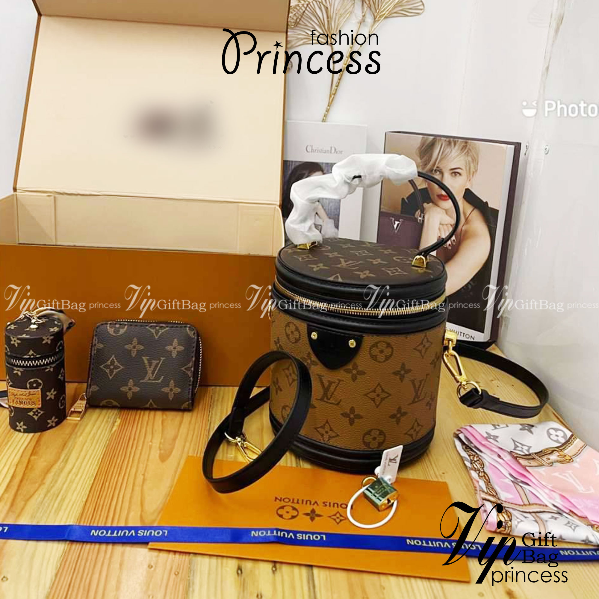 LV CANNES BAG box set ชวนสะสม ที่จับเอารุ่นยอดฮิต มามิกซ์รวมกับไอเท็มสุดคุ้มของมันต้องมี!! จัดเรียงให้อยู่ในกล่องสุดหรู ไม่ว่าจะตัวกระเป๋า กระเป๋าสตางค์ กระเป๋าจิ๋ว ใบไหนๆก็นำมาใช้งานได้จริง คุ้มค่ามากๆ แถมฟรี! ริบบิ้นลายลิมิเต็ด รวมรวบไว้ให้ได้สะสมกันพร้