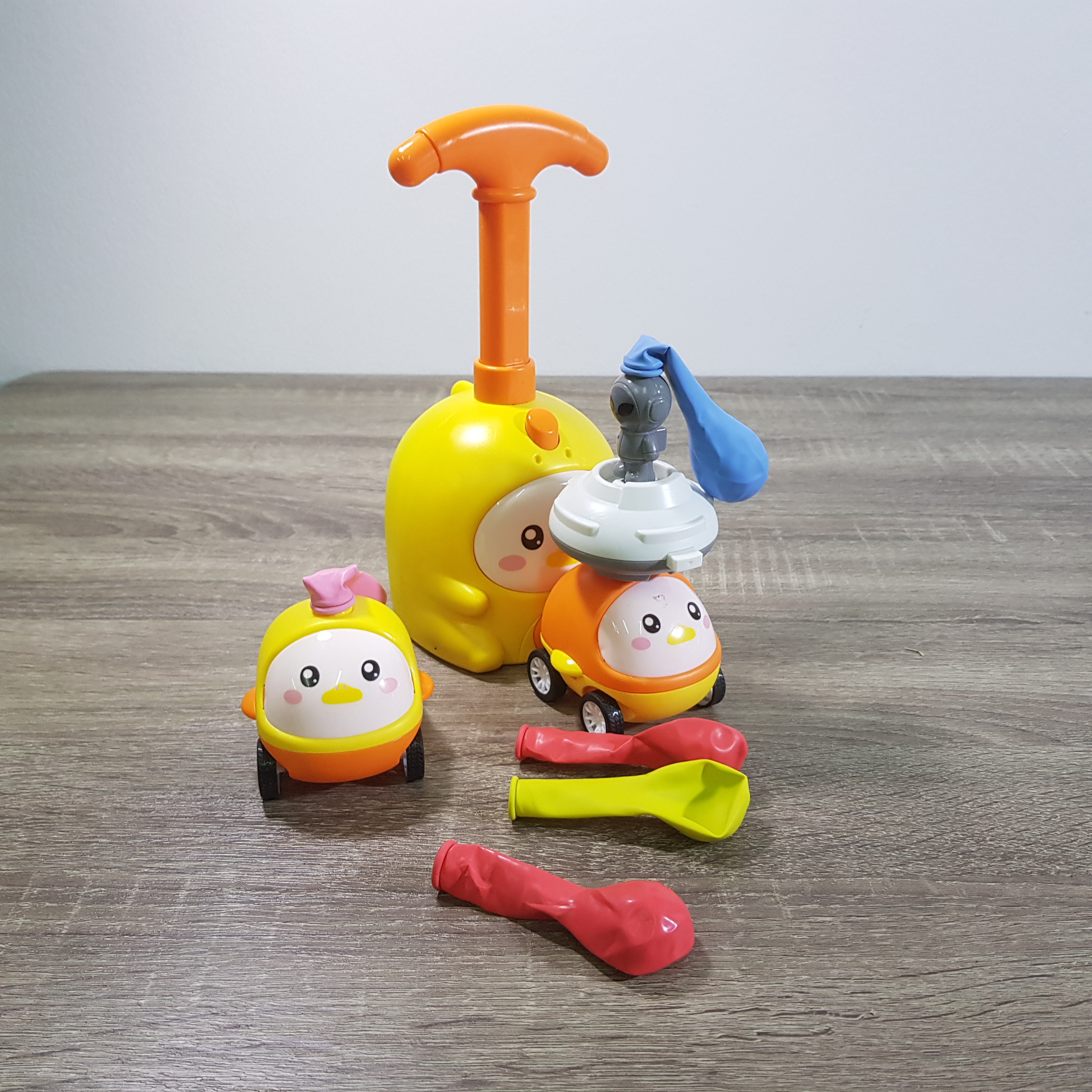 ของเล่นเด็กฐานส่งรถลูกโป่งหมูน้อยนักบินอวกาศ
