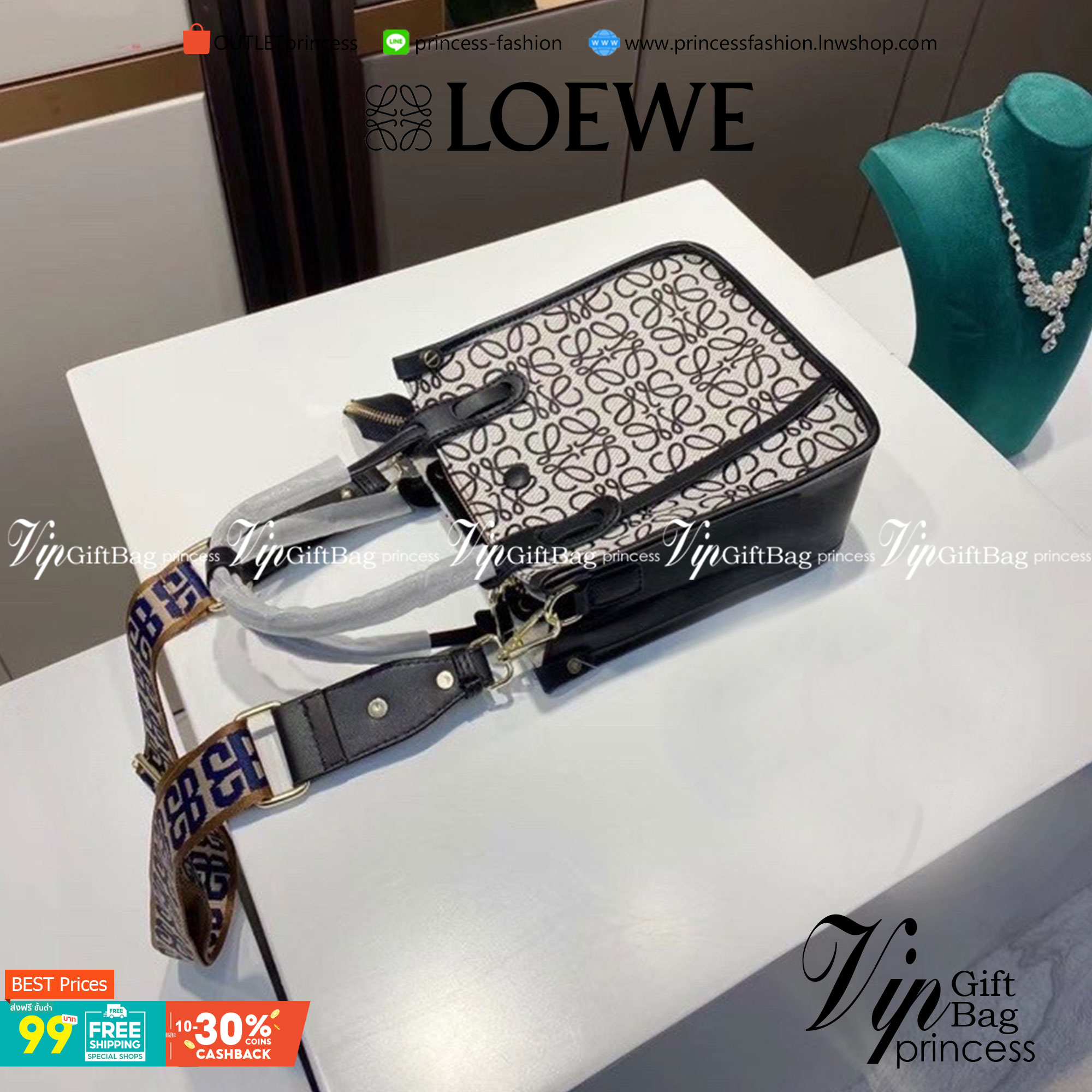 LOEWE MINI TOTE BAG พร้อมส่งที่ไทย ที่นี่ที่เดียว (งานจริงสวยน่ารักมากค่ะ) กระเป๋าที่ตอบโจทย์สายชิคมากๆค่ะ มีขนาดพอเหมาะสำหรับจัดเก็บสิ่งของสำคัญ ออกแบบมาให้เข้ากับไลฟ์สไตล์ที่ไม่หยุดนิ่งของคุณ แอกเซสซอรี่ที่เติมเต็มทุกลุคของคุณ กระเป๋าโท้ทสุดประณีตใบนี้ร